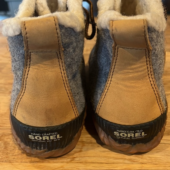 SOREL Out and About Boots - Picture 4 of 4